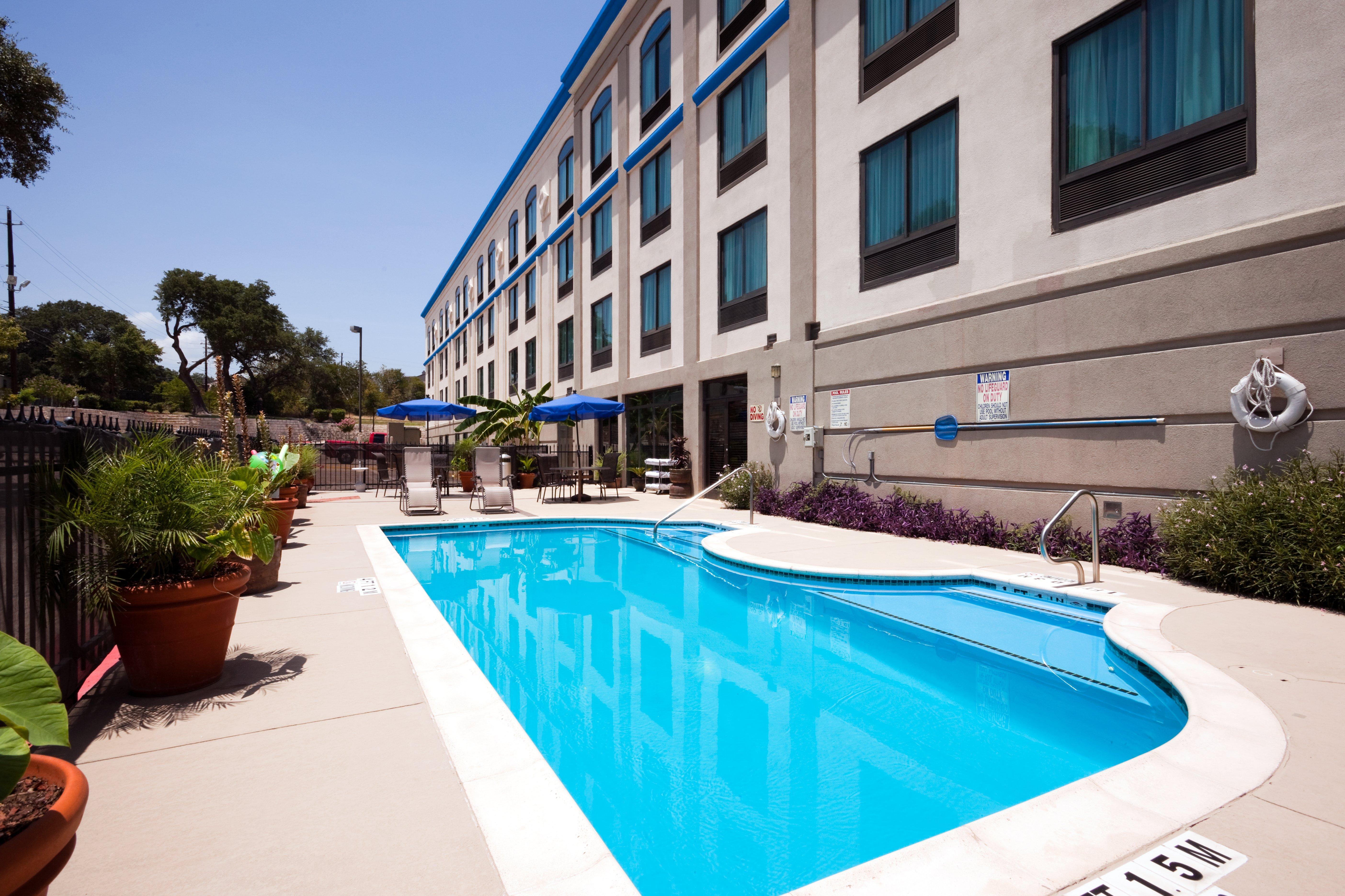 Holiday Inn Express & Suites Austin North Central, An Ihg Hotel Экстерьер фото