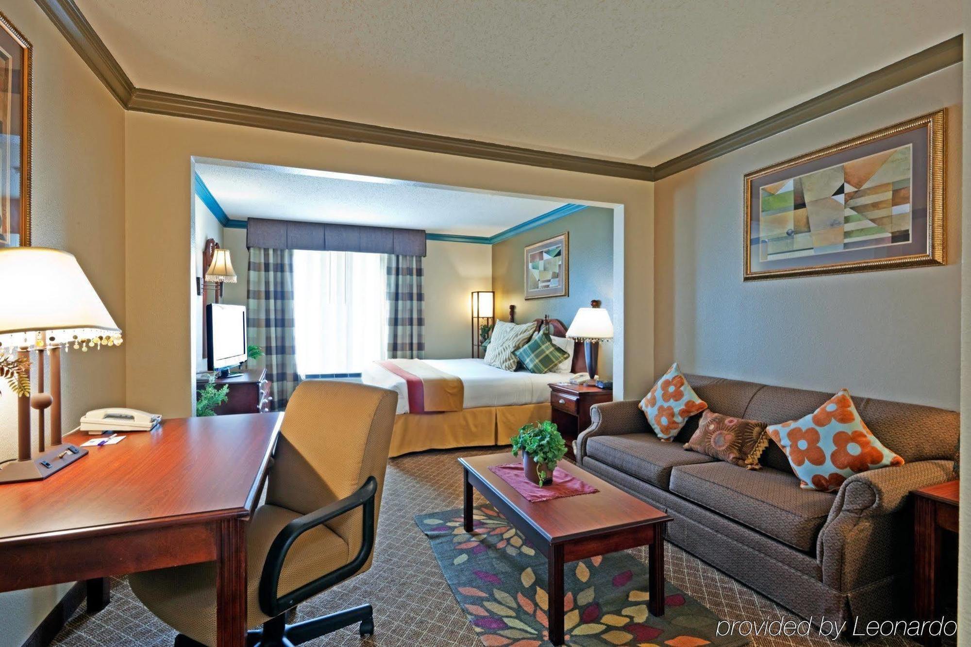 Holiday Inn Express & Suites Austin North Central, An Ihg Hotel Экстерьер фото